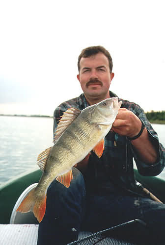 Barsch, 44cm, 1.5kg, gefangen von Ralf Parthaune im September 2002
